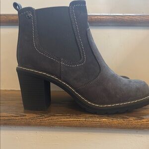 Women's Gray Chelsea Boots